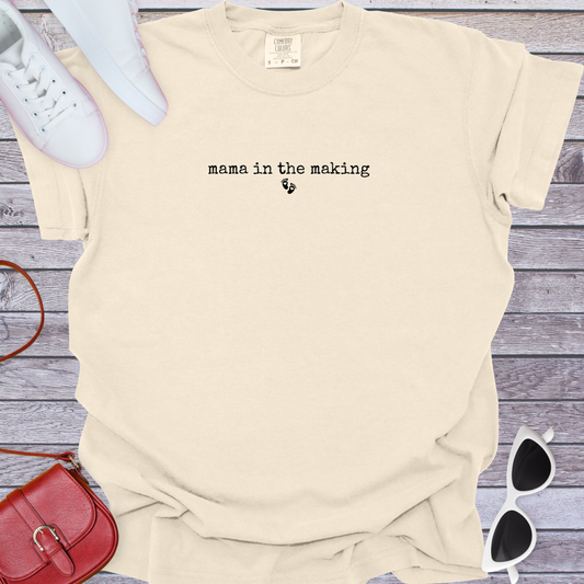 Mama in the Making Footprint T-Shirt