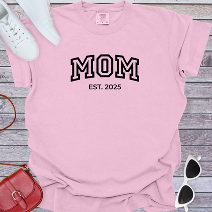 Mom Est 2025 T-Shirt
