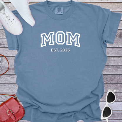 Mom Est 2025 T-Shirt