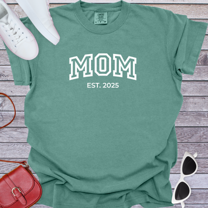 Mom Est 2025 T-Shirt