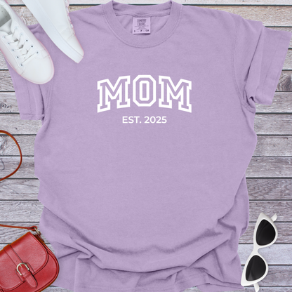 Mom Est 2025 T-Shirt