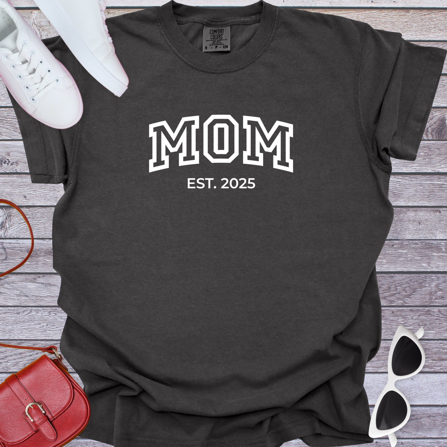 Mom Est 2025 T-Shirt