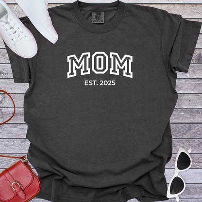 Mom Est 2025 T-Shirt