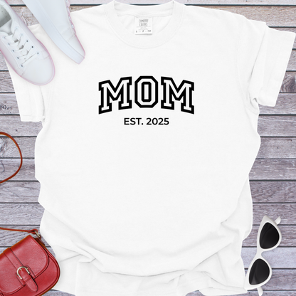 Mom Est 2025 T-Shirt